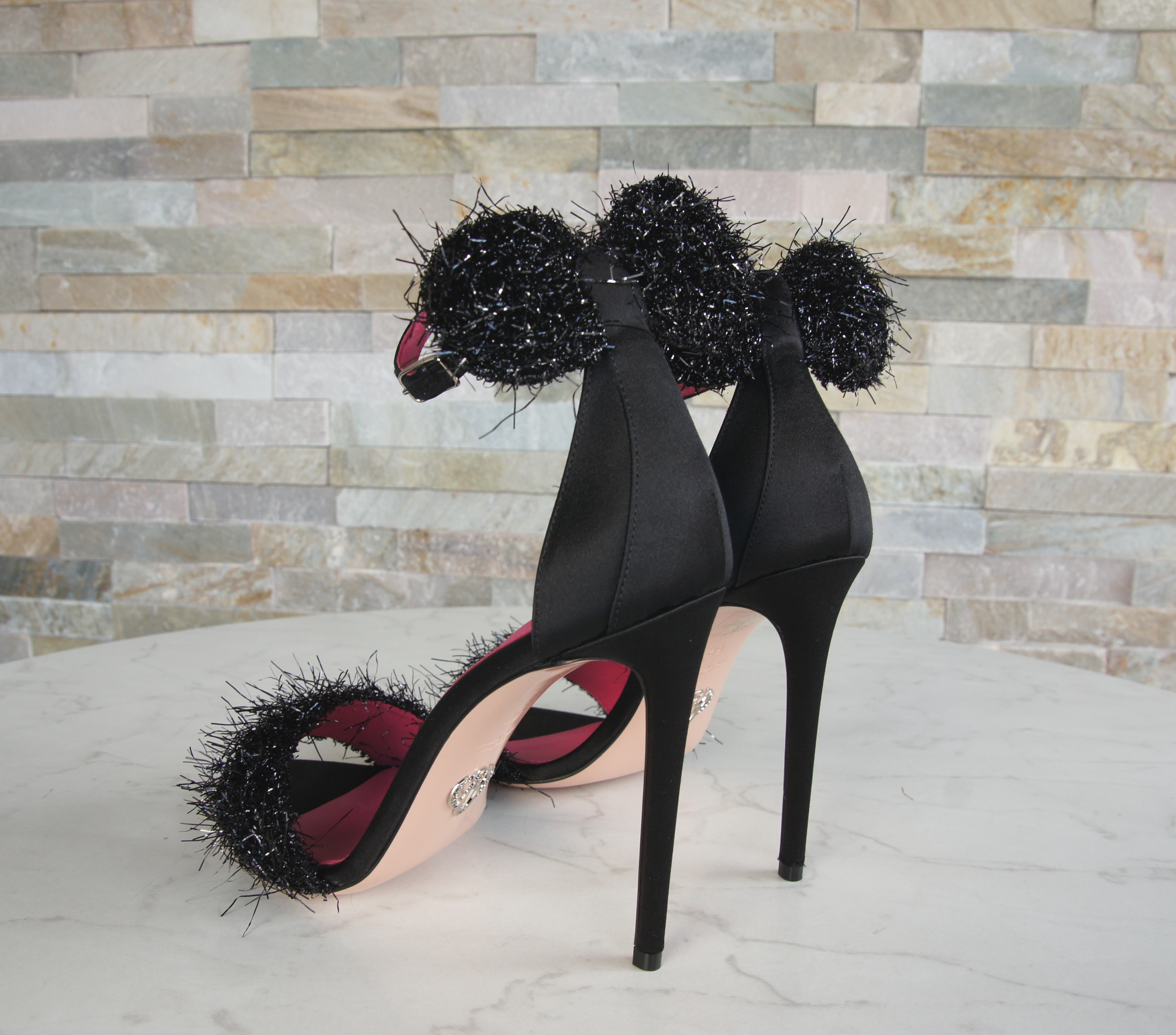 Oscar Tiye Sandaletten High Heels schwarz