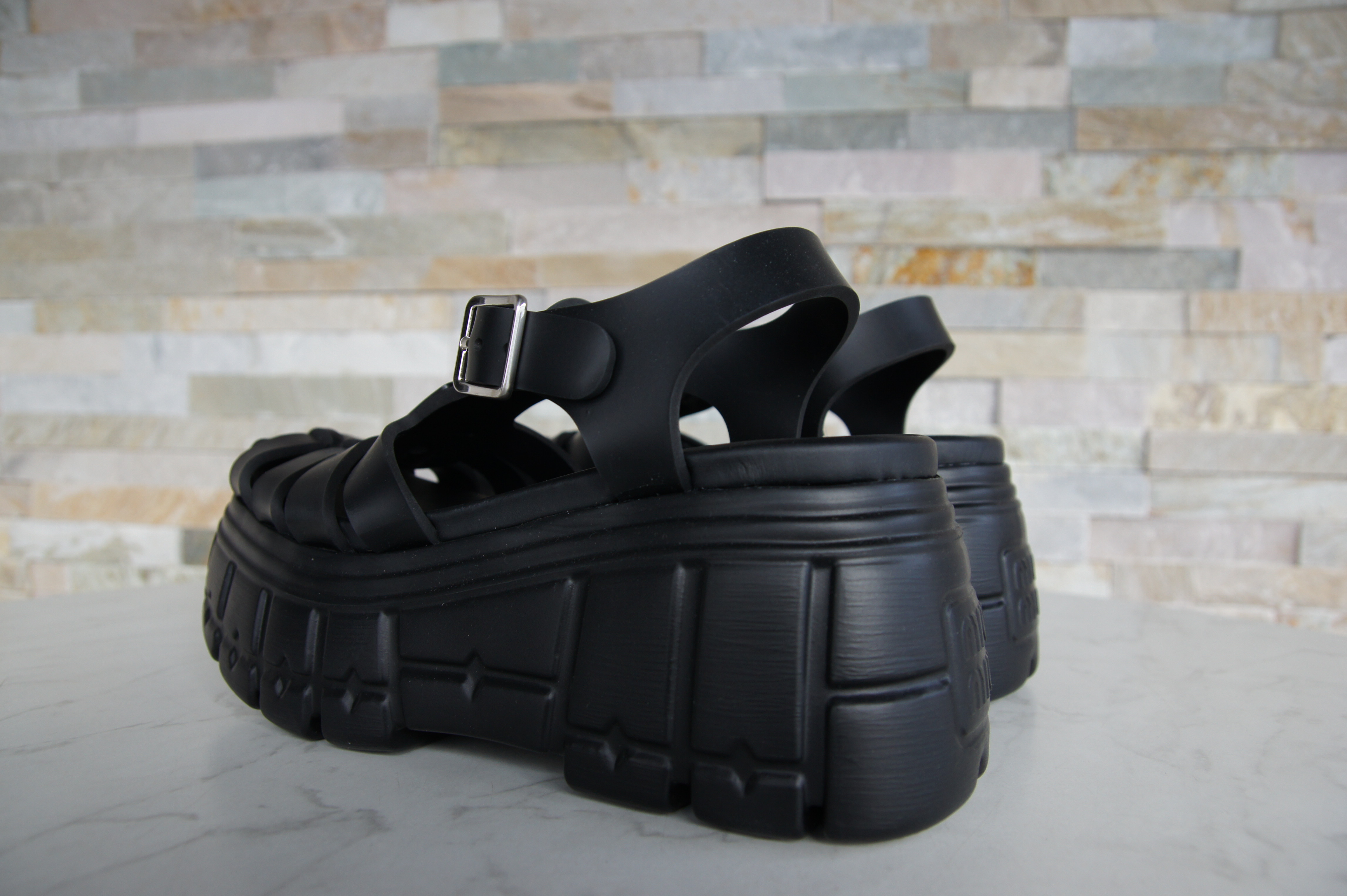 MIU MIU Plateau Sandalen schwarz