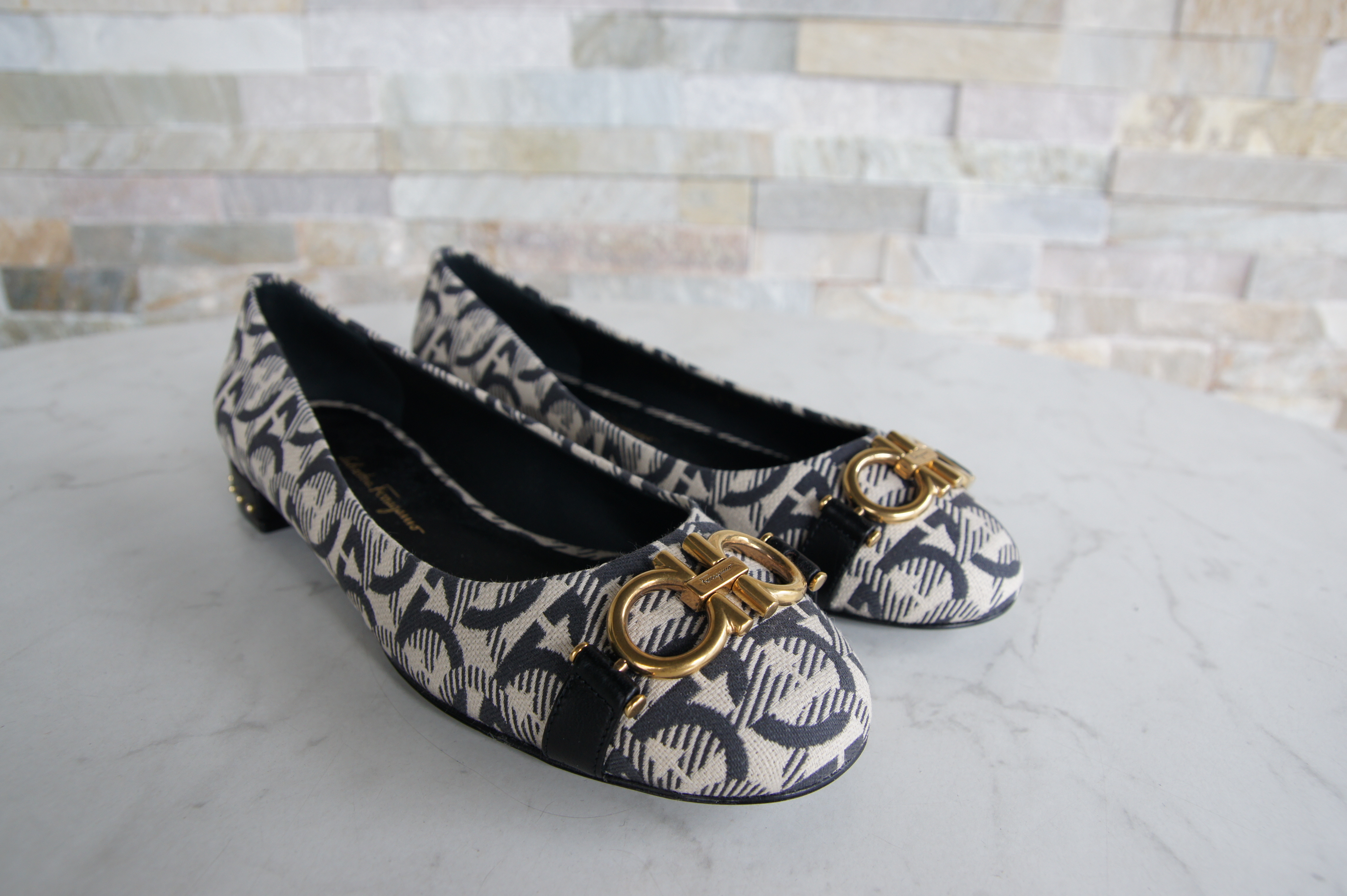 Salvatore Ferragamo ballerinas slippers loafers black beige 