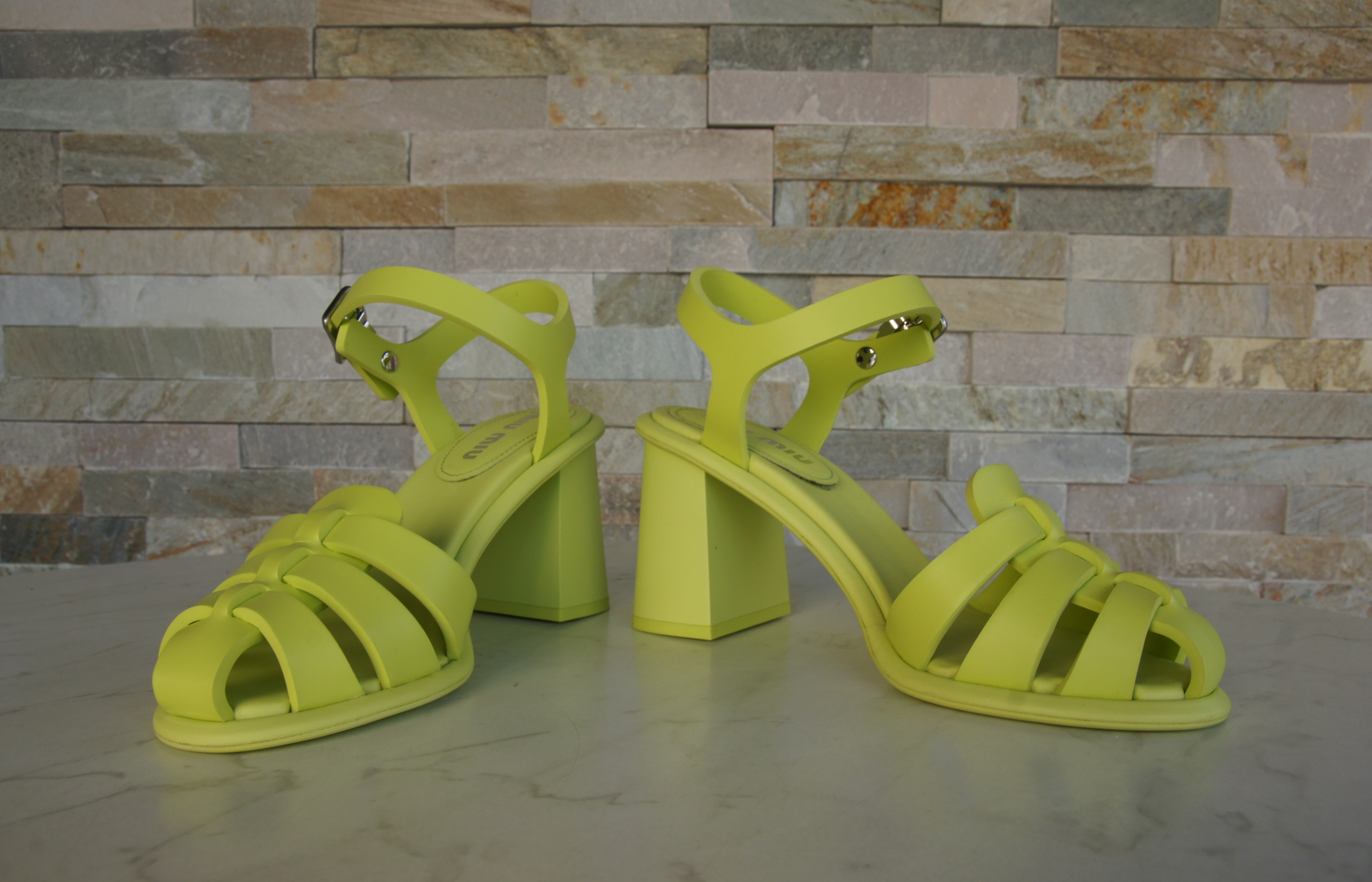 MIU MIU Sandaletten limone