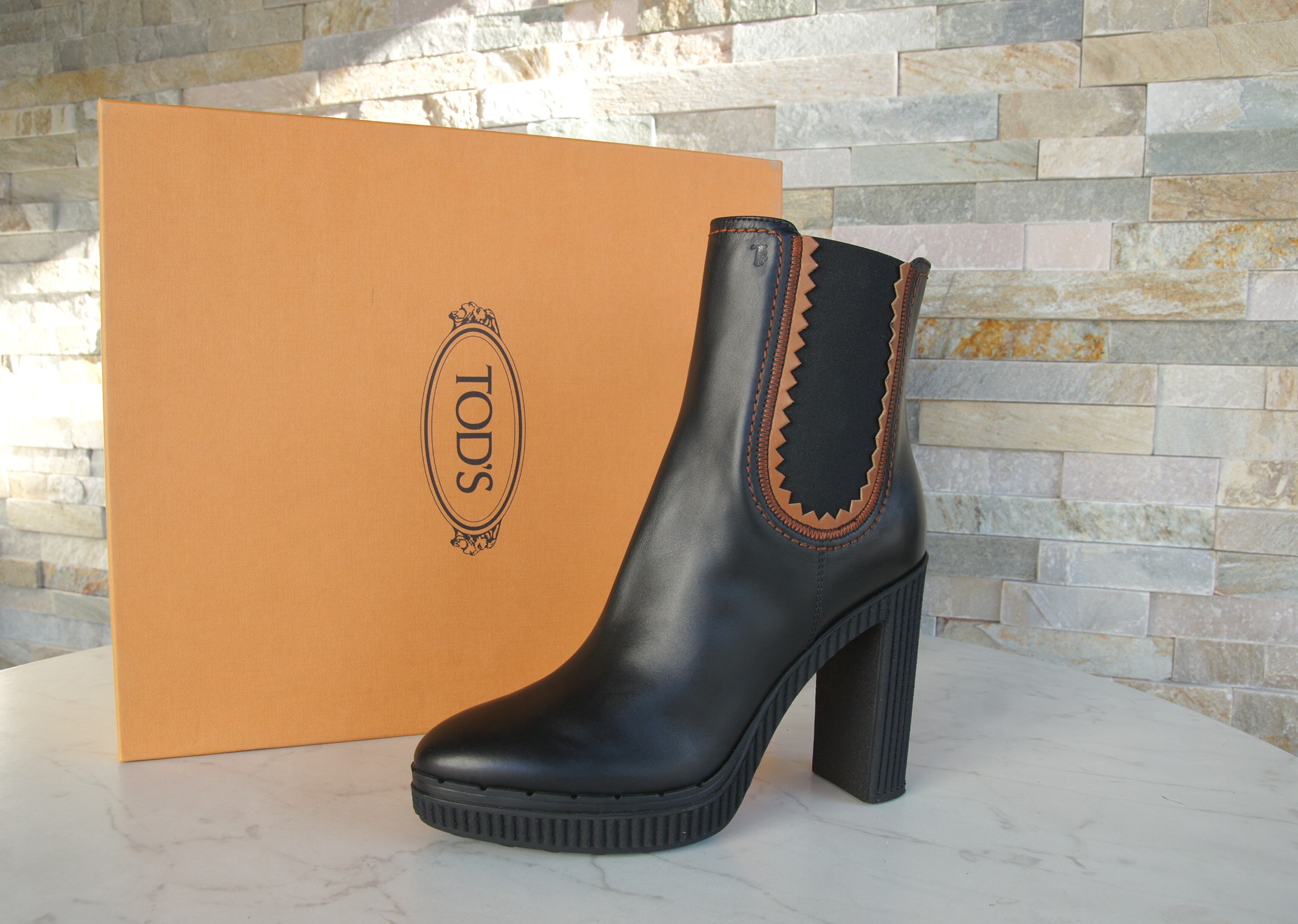 tod's ankle boots booties black biscuit