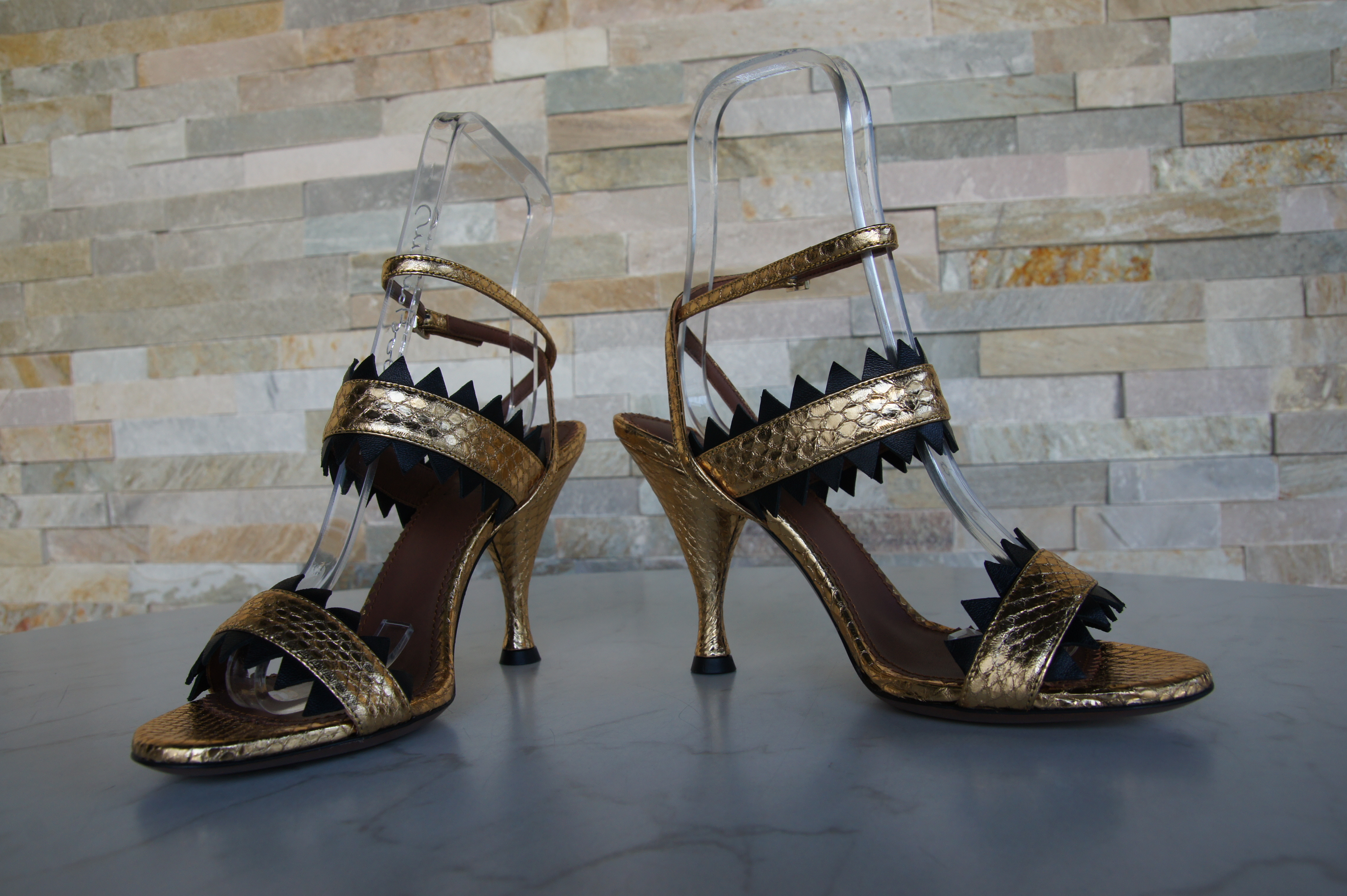 L'Autre Chose sandals snake gold black