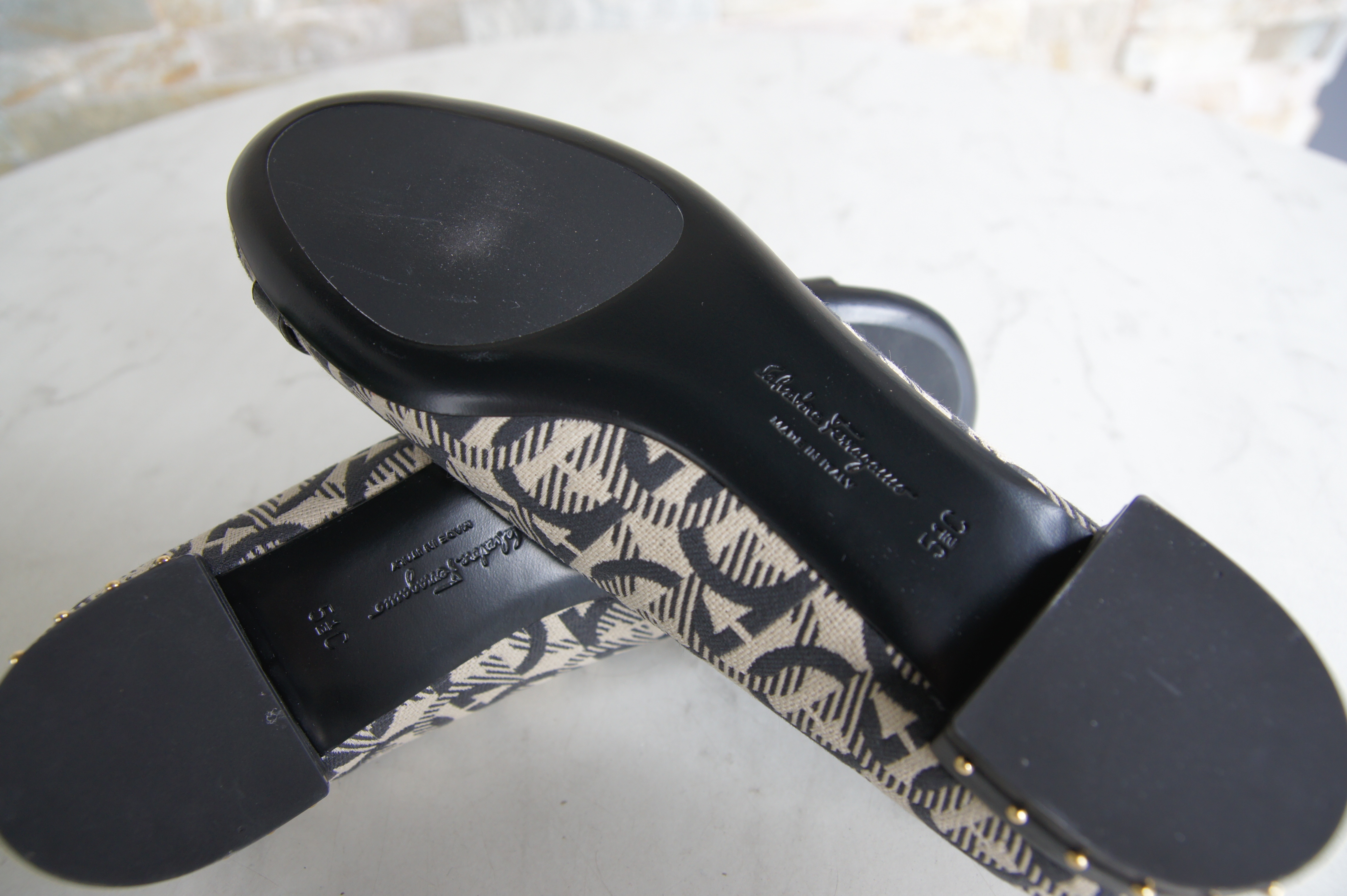 Salvatore Ferragamo ballerinas slippers loafers black beige 