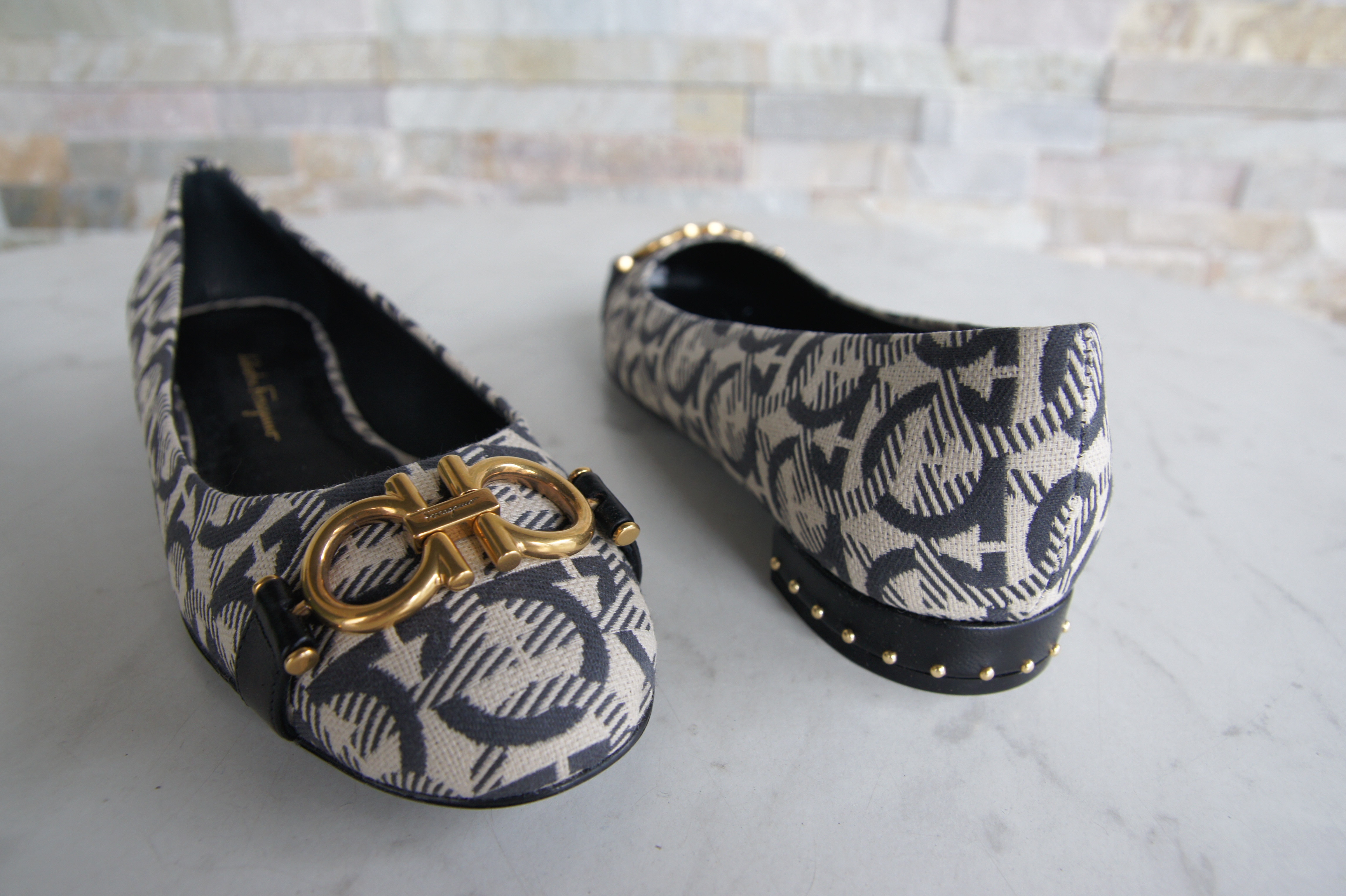 Salvatore Ferragamo ballerinas slippers loafers black beige 