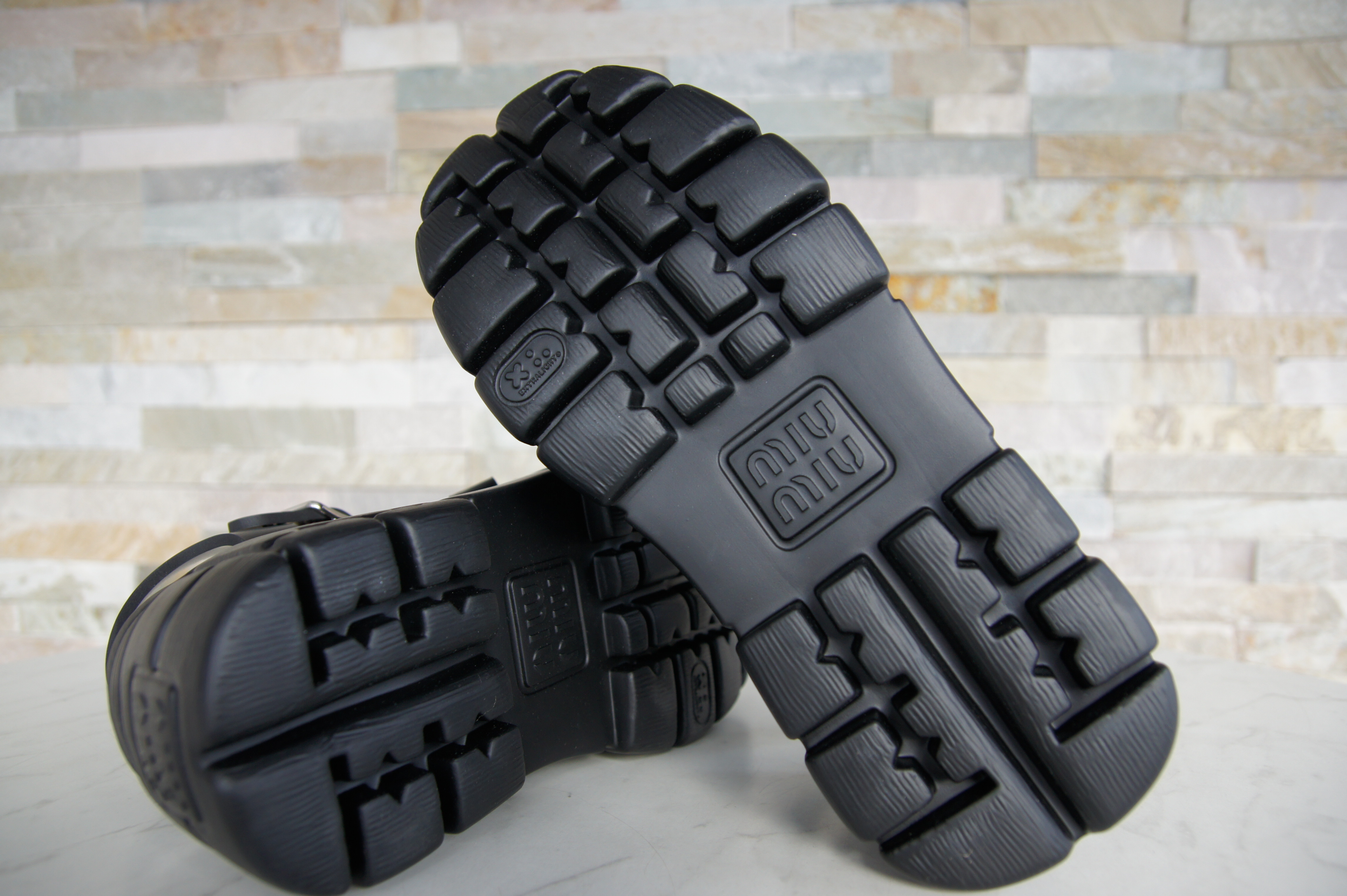 MIU MIU Plateau Sandalen schwarz