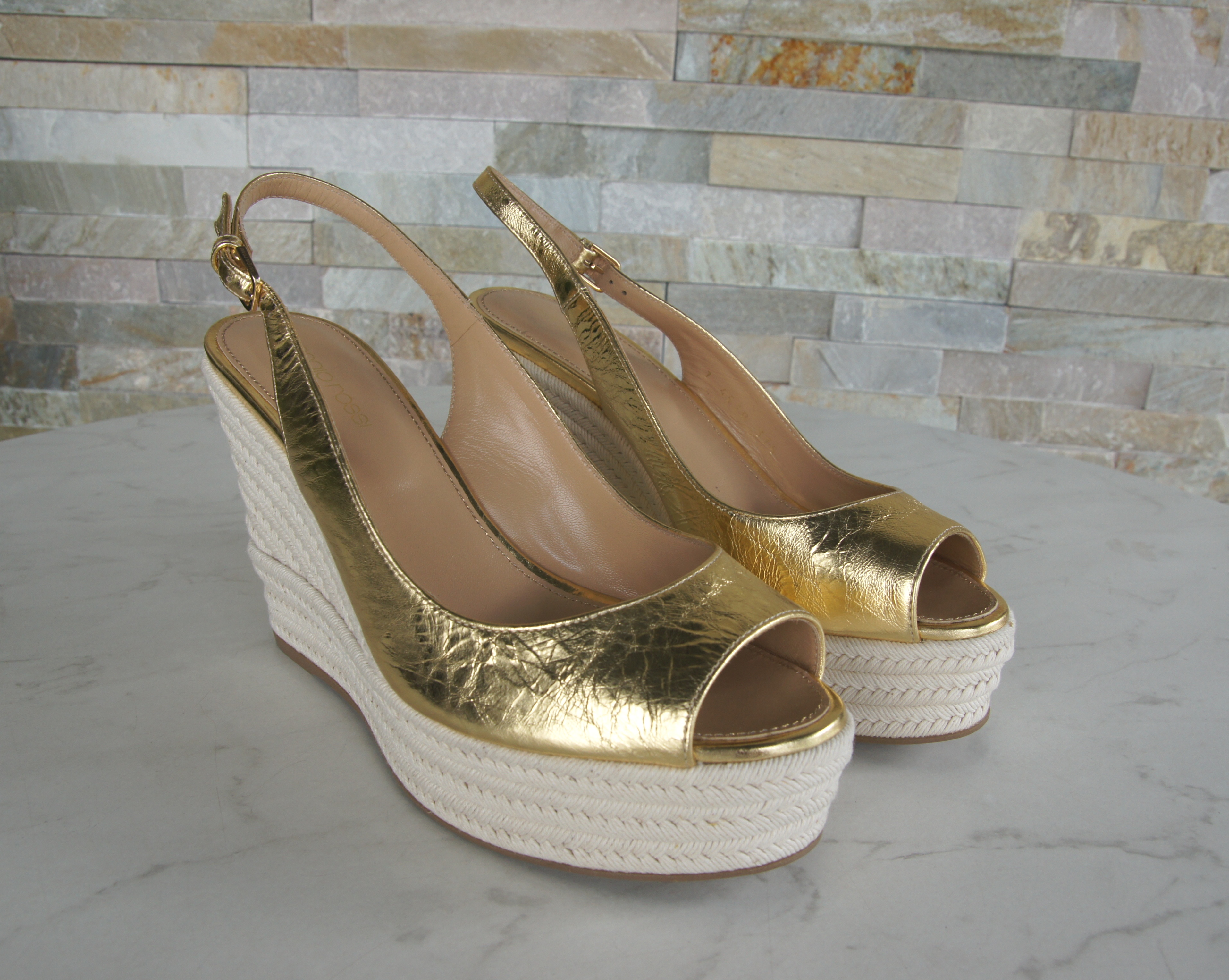 Sergio Rossi Plateau Sandaletten Wedges gold