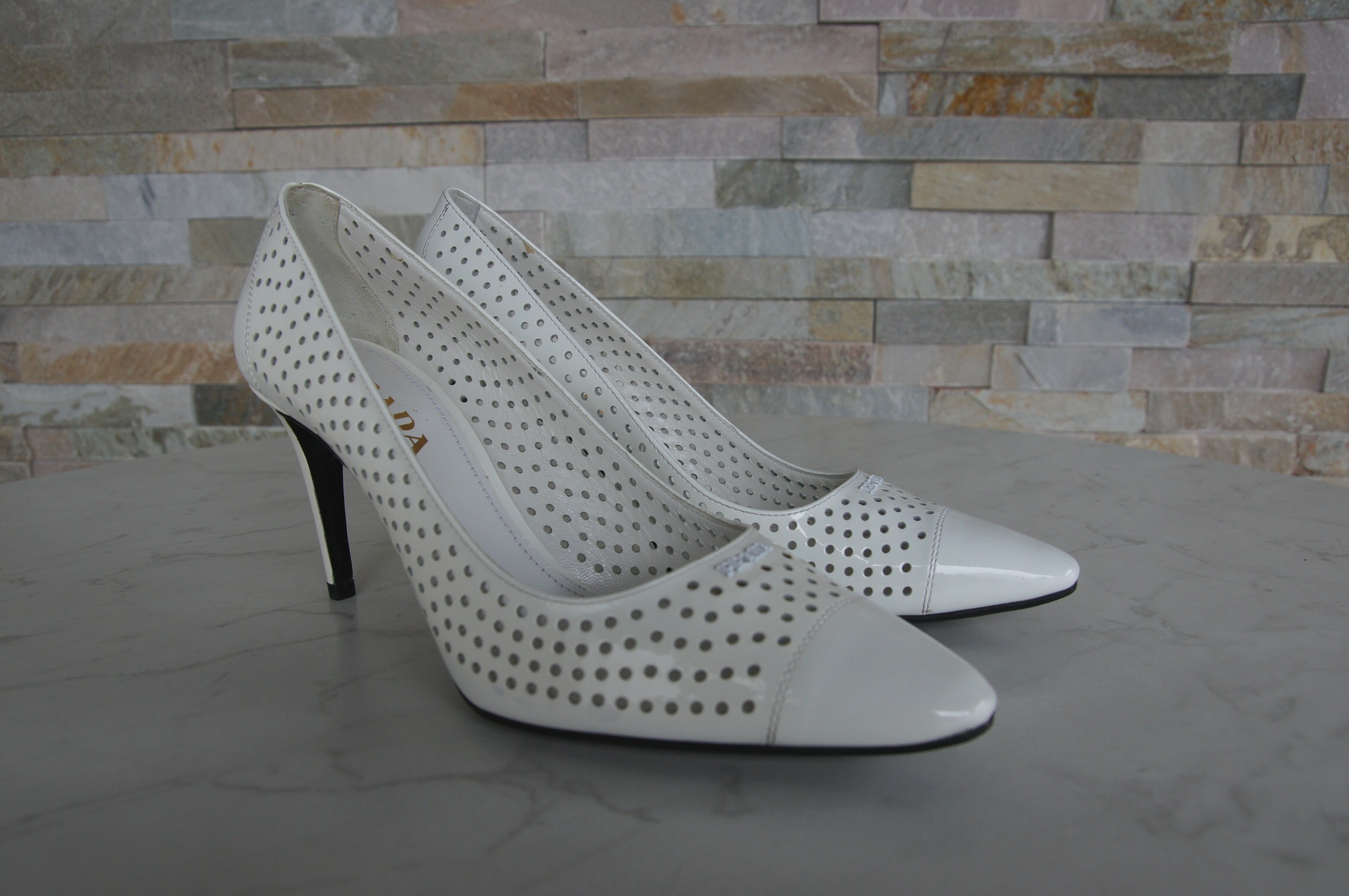 Prada Pumps Heels Lack weiss