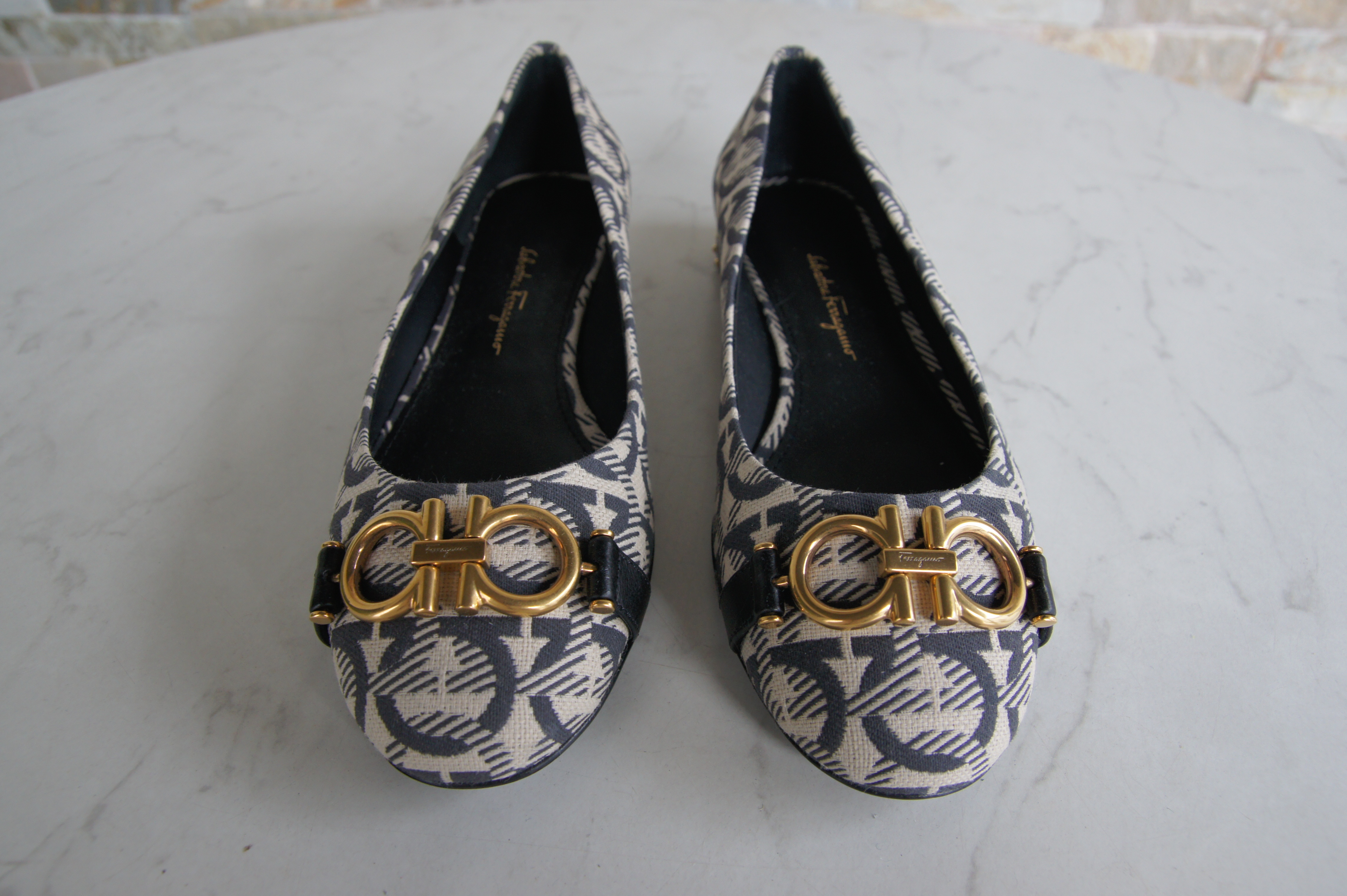Salvatore Ferragamo ballerinas slippers loafers black beige 