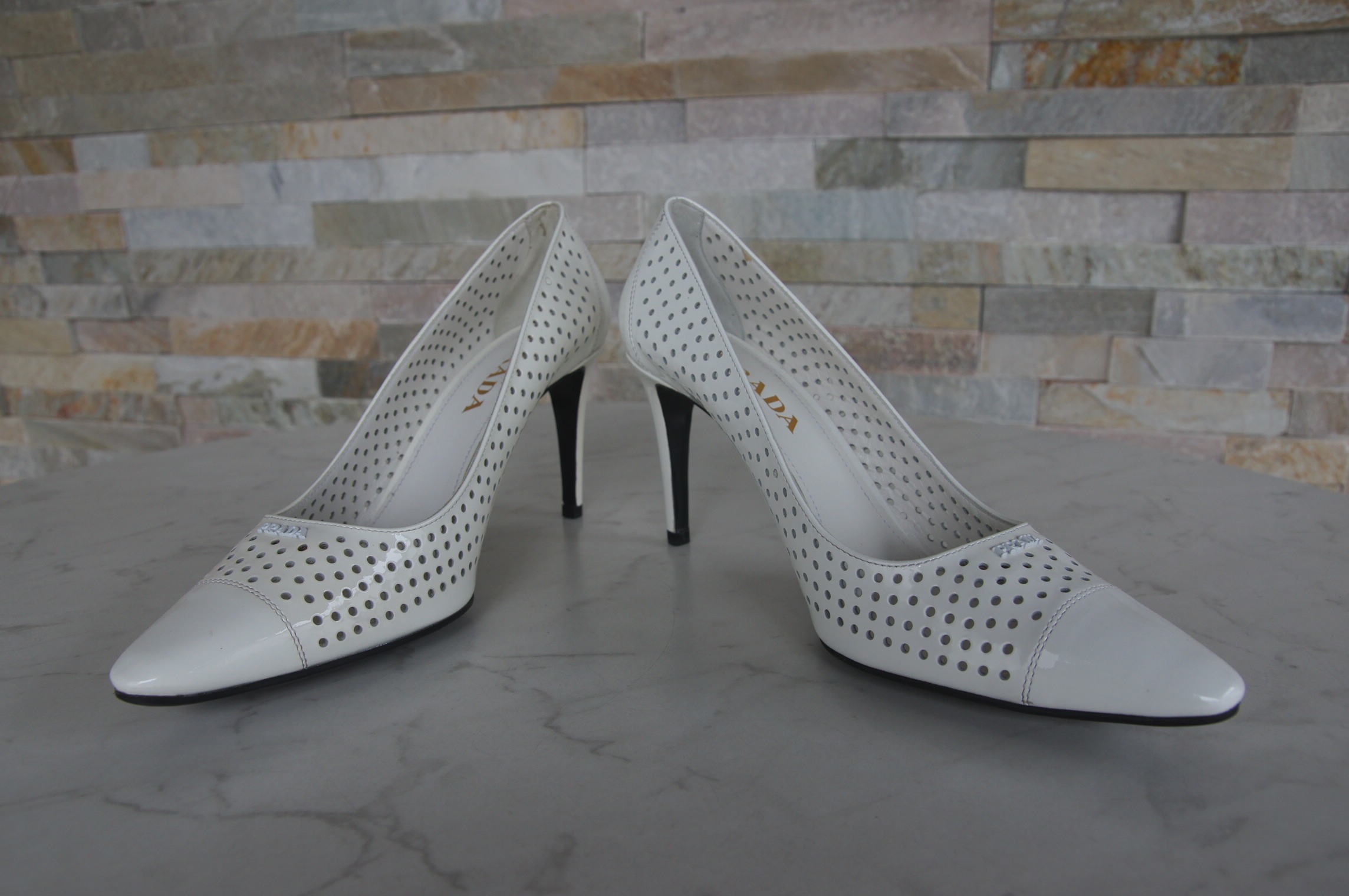 Prada Pumps Heels Lack weiss